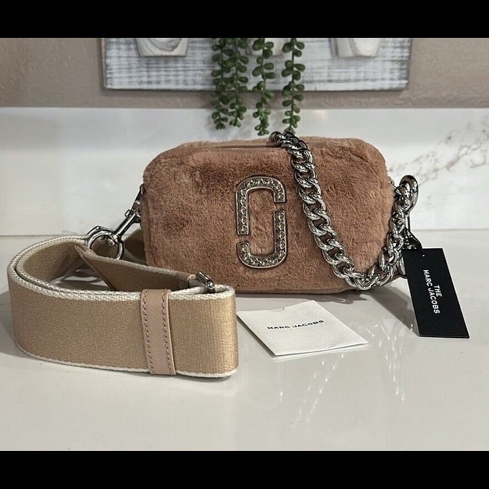 Marc Jacobs THE PLUSH SNAPSHOT Fluffy Rose Crossbody Bag